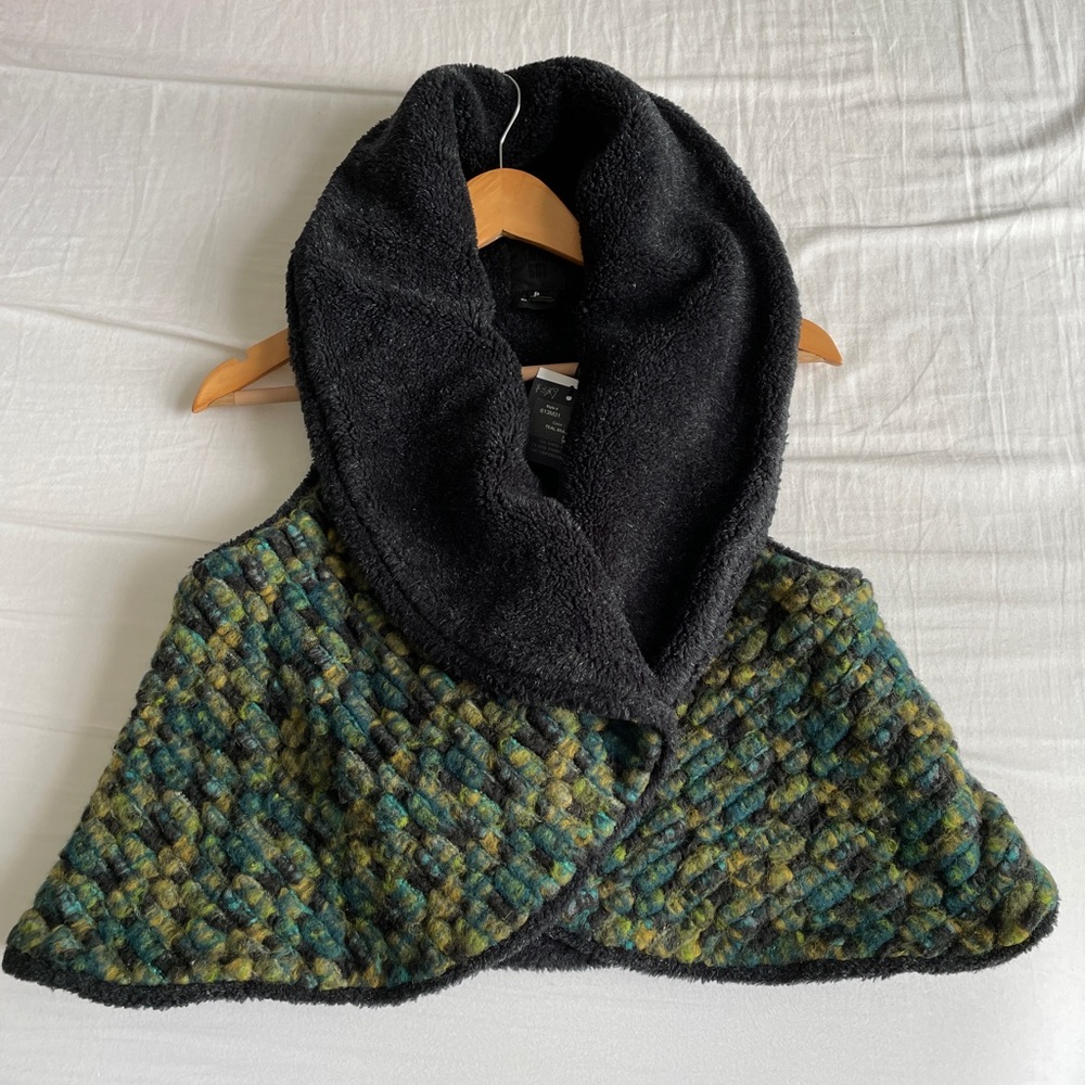 NWT Anna Sui knitted wool vest shawl Teal green